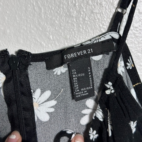 Forever 21 Women Black Floral Dress Size Small. - Picture 4 of 8